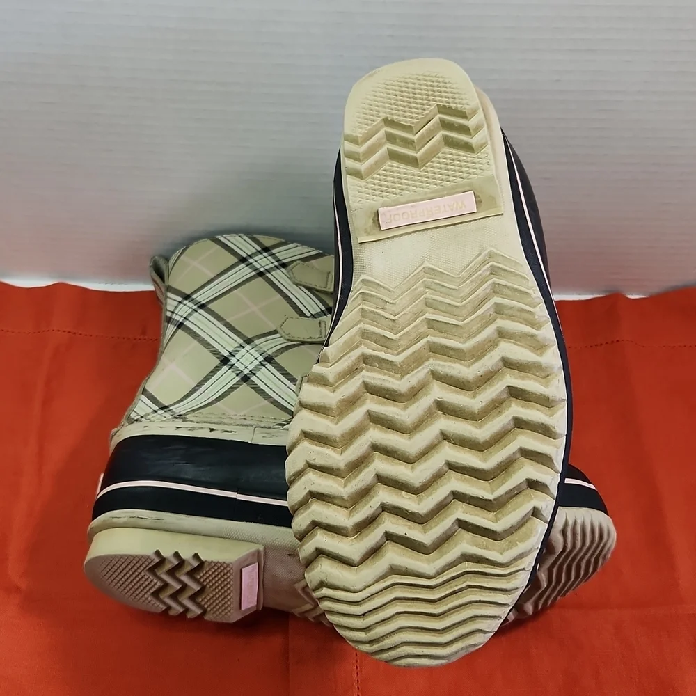 SOREL Waterproof Burberry Plaid Winter Boots with Bootliner (6) - Picture 9 of 12
